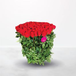 Happy Birthday Red Rose Hand Bouquet in Jeddah